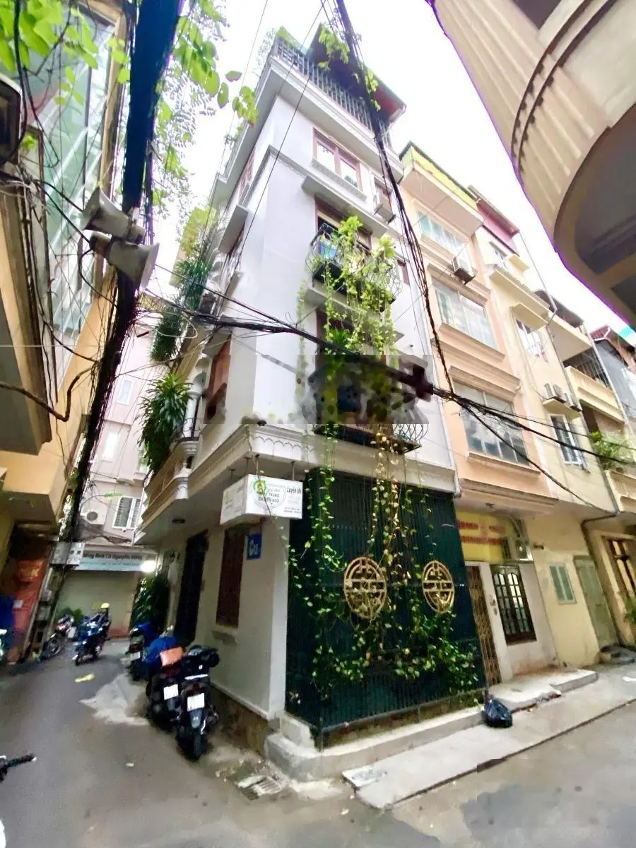Bán Gấp nhà siêu hiếm Trần Quốc Hoàn 55m2 x 5 tầng lô góc 2 mặt tiền cực víp