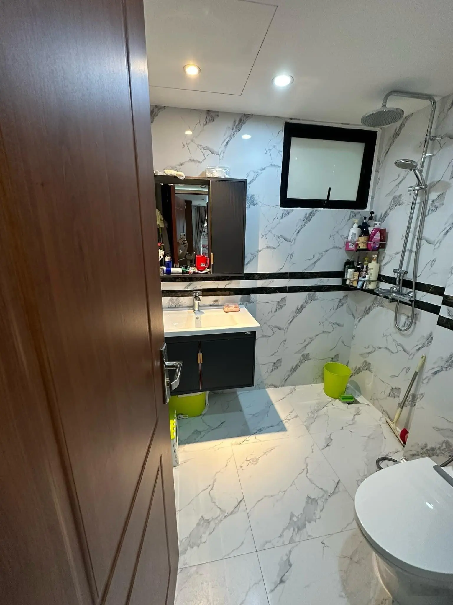 Chủ nhà tin tưởng gửi bán gấp căn 2N 100m2 tầng trung hướng mát ở CHELSEA PARK CẦU GIẤY giá 6,7 tỷ