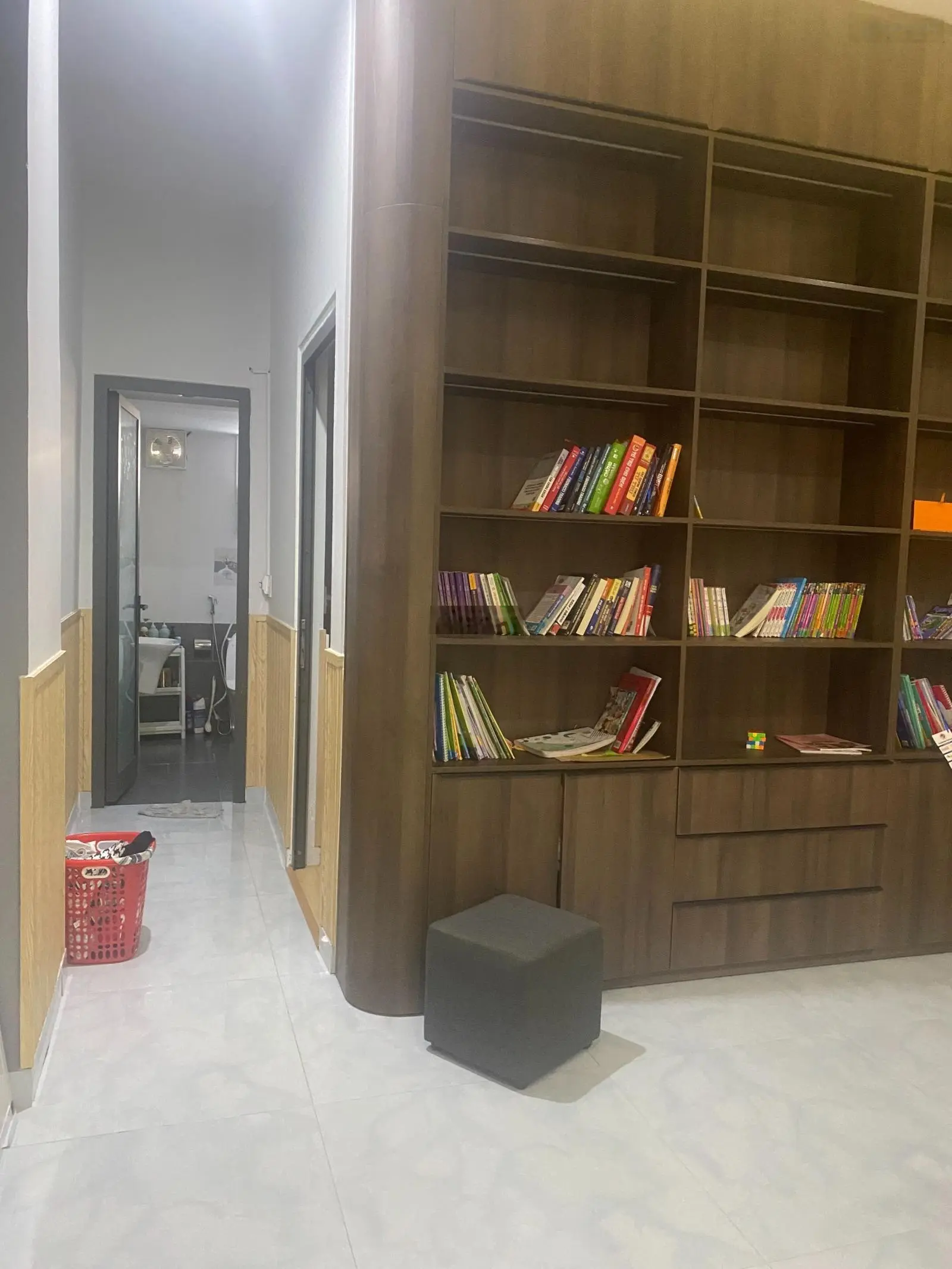 Mặt tiền 5m5 nhà đẹp 3 tầng diện tích 100m2 ngang 5m. Gần Hàn Thuyên gần Lê Thanh Nghị