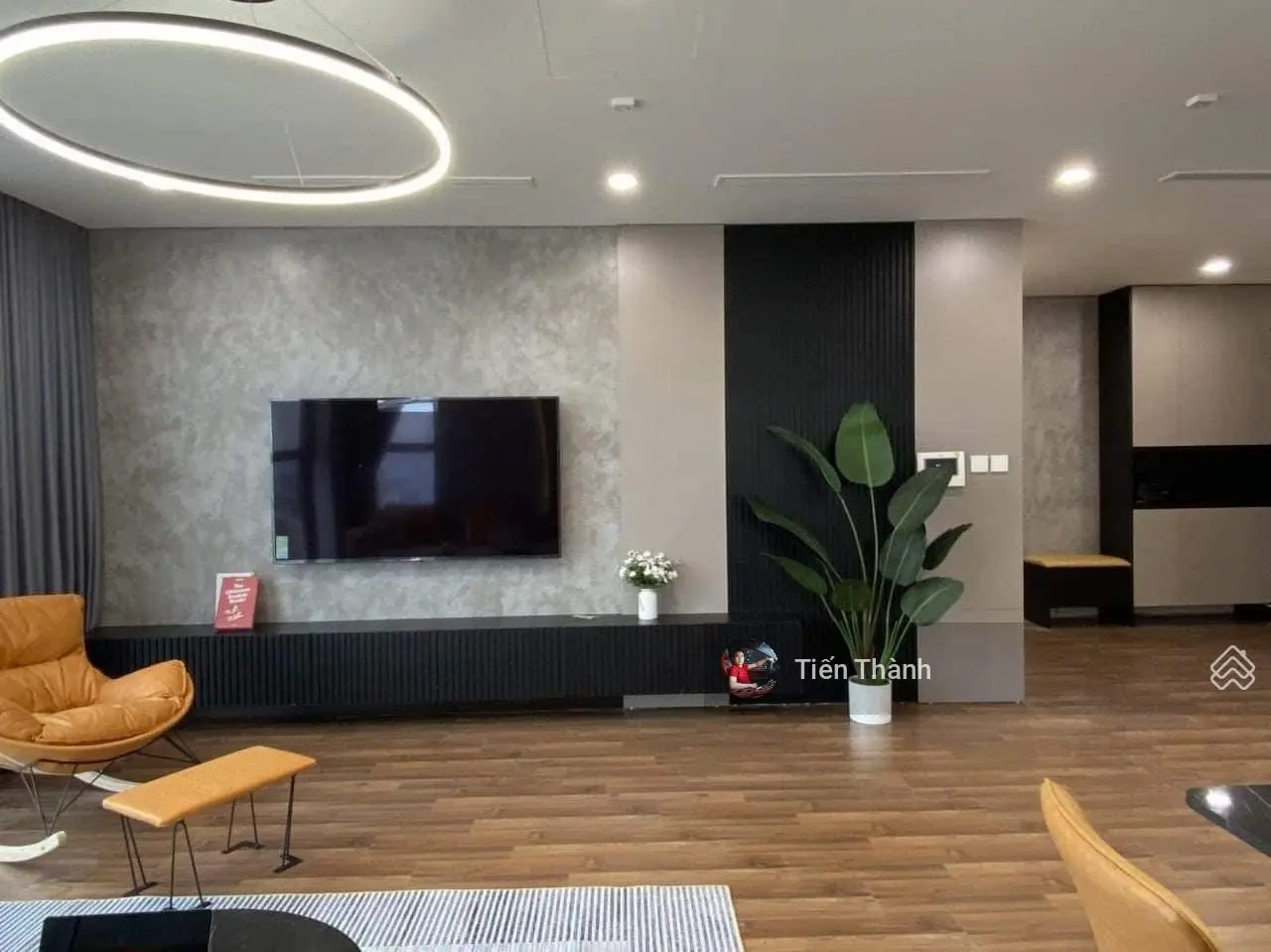 Bán gấp căn hộ chung cư HCMCC 249A Thụy Khuê 146m2, 3PN, đủ đồ, view hồ Tây, giá 8 tỉ. 0963 668 ***
