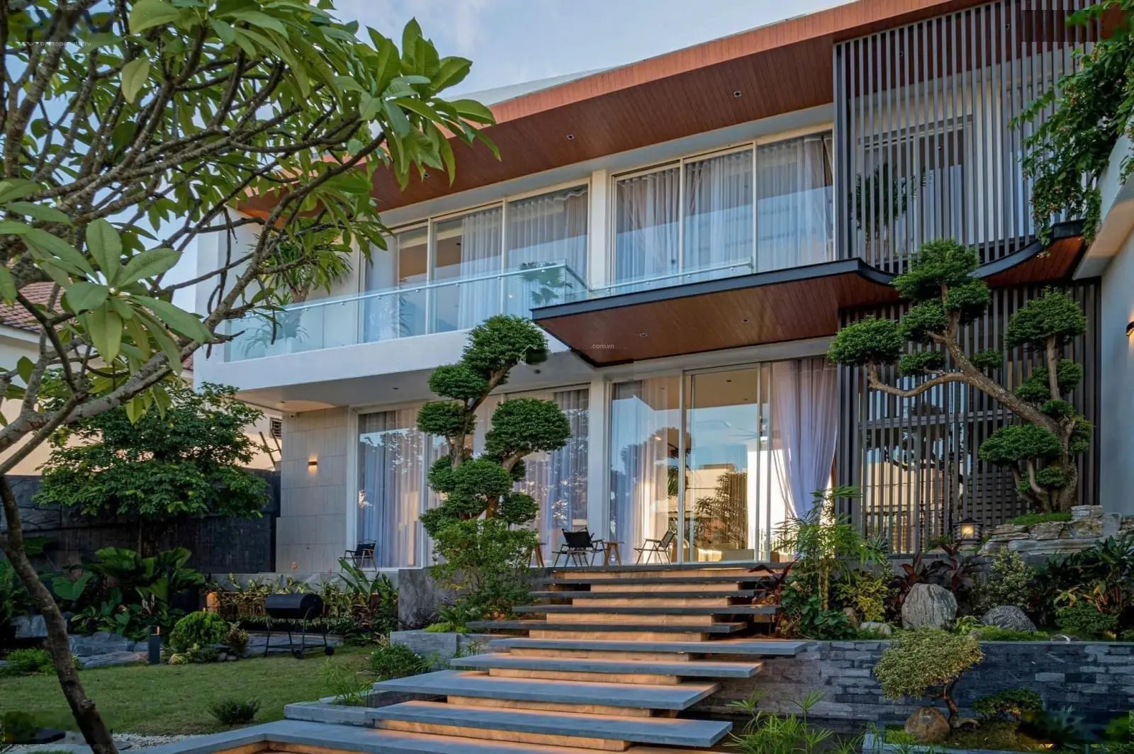 Bán Villa đường 15m SONG HÀO sang xịn mịn đang cho thuê 65tr/1th