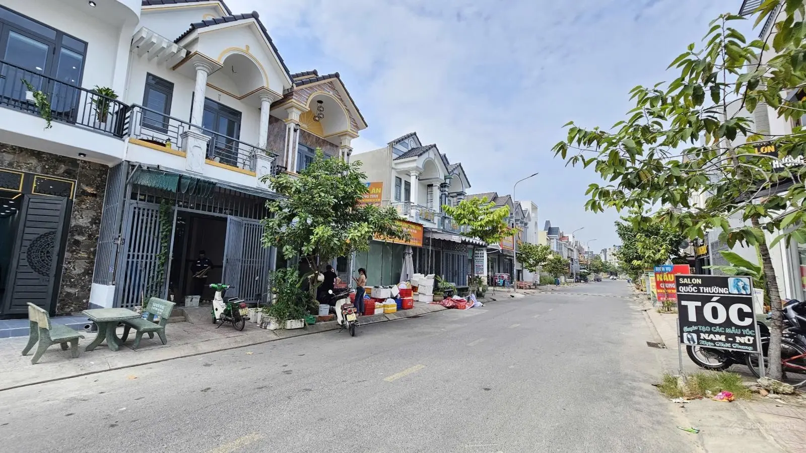 Nhà mặt tiền kd 1 trệt 1 lầu kdc hiện hữu kd sầm uất giá siêu rẻ chỉ 1 căn giảm 400 triệu