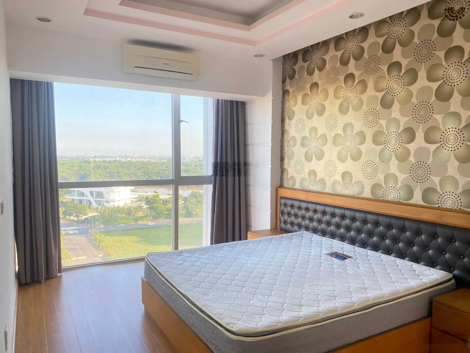 Cam kết đúng giá rẻ nhất thị trường, căn Grand View 150m2, giá 10.2 tỷ ban công dài
