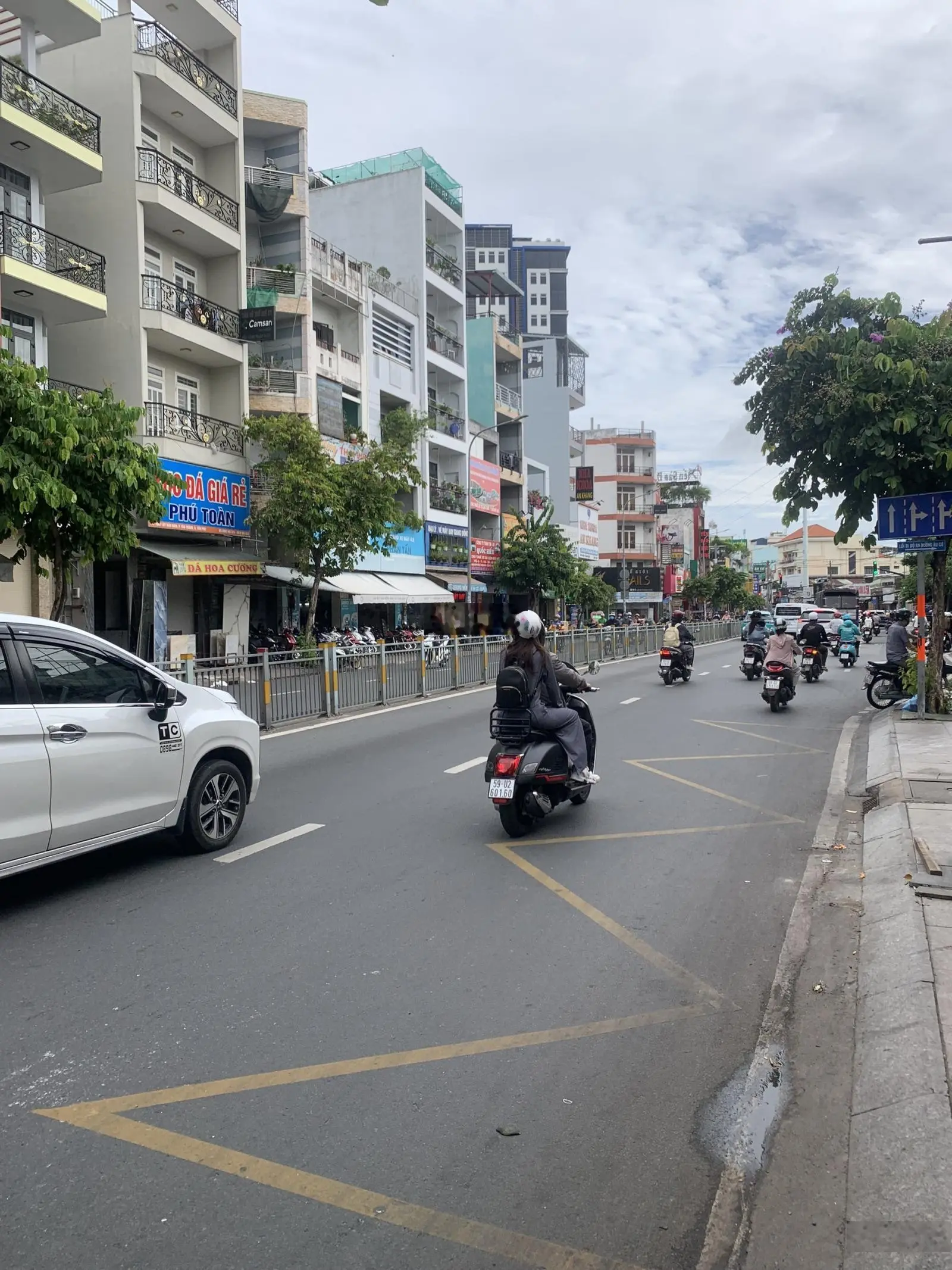 Building VP MT Lạc Long Quân / Tân Bình / DT: 8.1x20m / Hầm 6 tầng / HDT:120tr / Gía 56.5 tỷ TL