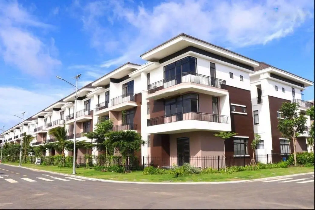 Bán shop house 6*16m - 1 trệt 2 lầu - 3ty8 mặt tiền đường trục chính
