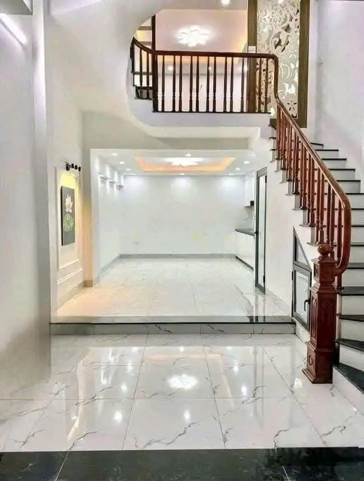 Nhà Yên Ngưu, Tam Hiệp, ô tô đỗ cửa, DT 43m2 xây 5 tầng đẹp long lanh 4.35 tỷ