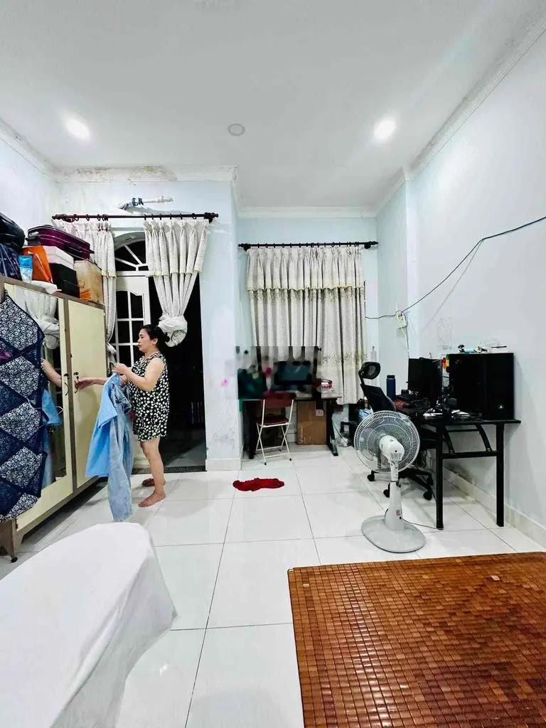 nhà 1/ hẻm thông 2 tầng 4x14m giá tốt gần chợ Phạm Văn Bạch p15