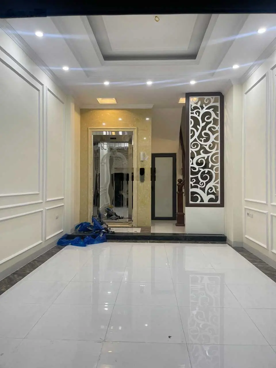 Chính chủ cần bán nhà riêng tại Hoàng Quốc Việt. DT 35m2. Xây 5 tầng thang máy. Gần ôtô. Giá 7.2tỷ