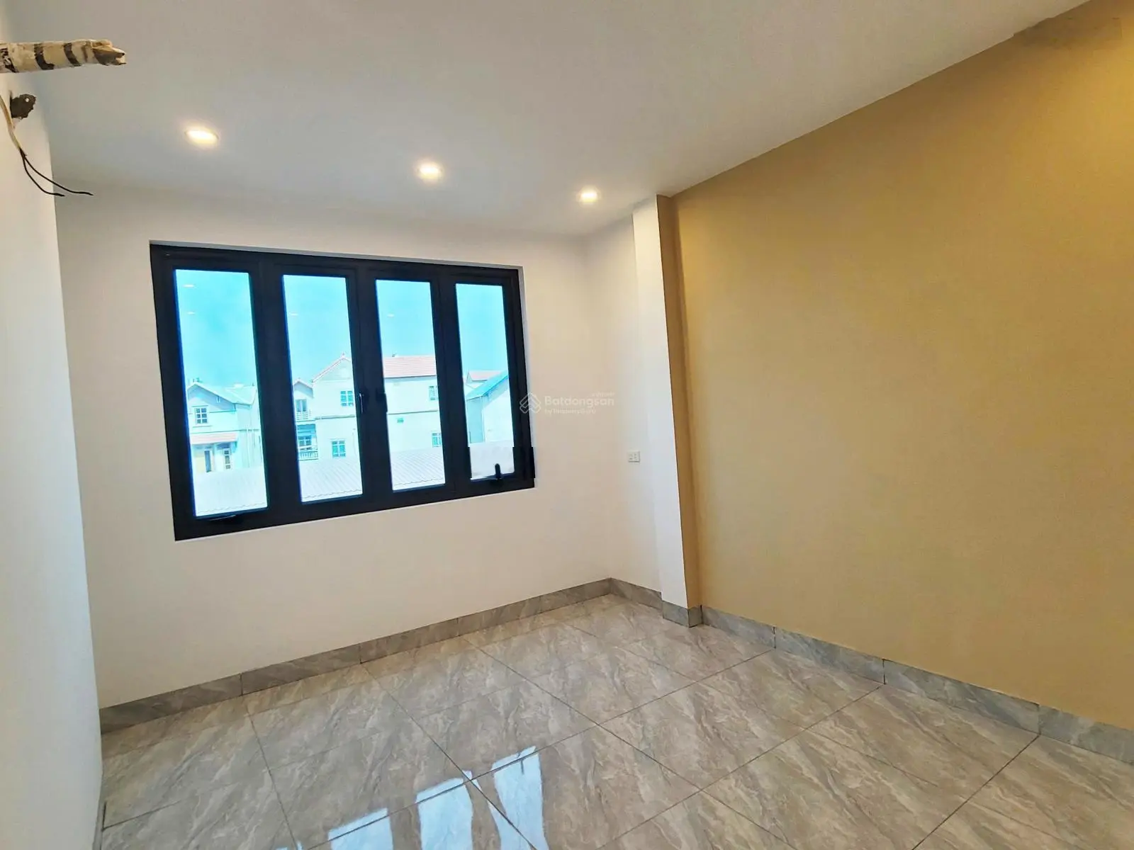 Chính chủ bán nhà Phụng Châu mặt sân văn hóa sát mặt trục ra cầu Mai Lĩnh chợ Phượng
