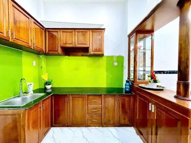 Chủ ngộp bán gấp nhà đường Lý Chính Thắng, P14, Q3 - SHR - 2 tỷ