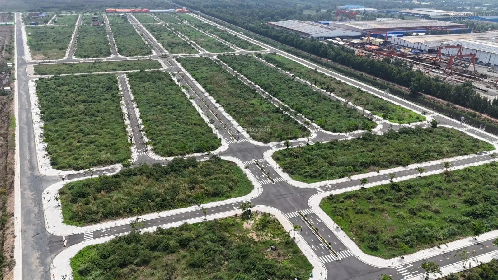 Chính chủ bán lô B đẹp đường 20m, có sổ sang tên ngay, giá thấp hơn HĐ 400tr