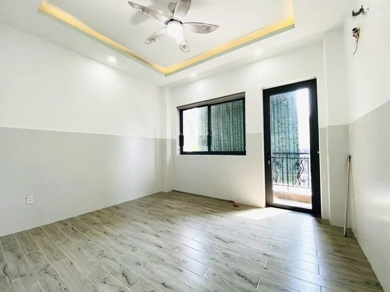 Nhà 3 tầng mới tinh ngay chợ Thủ Đức, hoàn công chuẩn, ô tô ngủ ngon trong nhà 6.59 tỷ