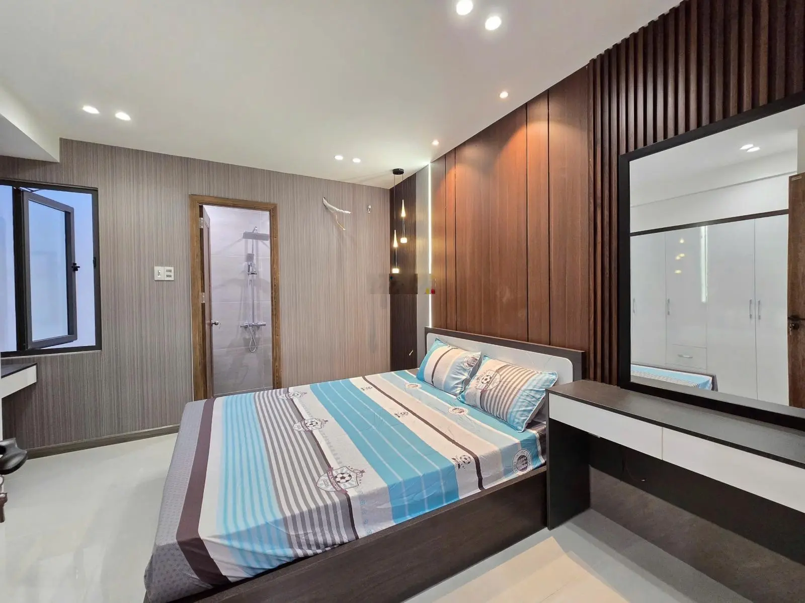 Bán nhà 3 tầng 3 mê kiệt Nguyễn Phước Nguyên rộng 4m ô tô đậu trong nhà
