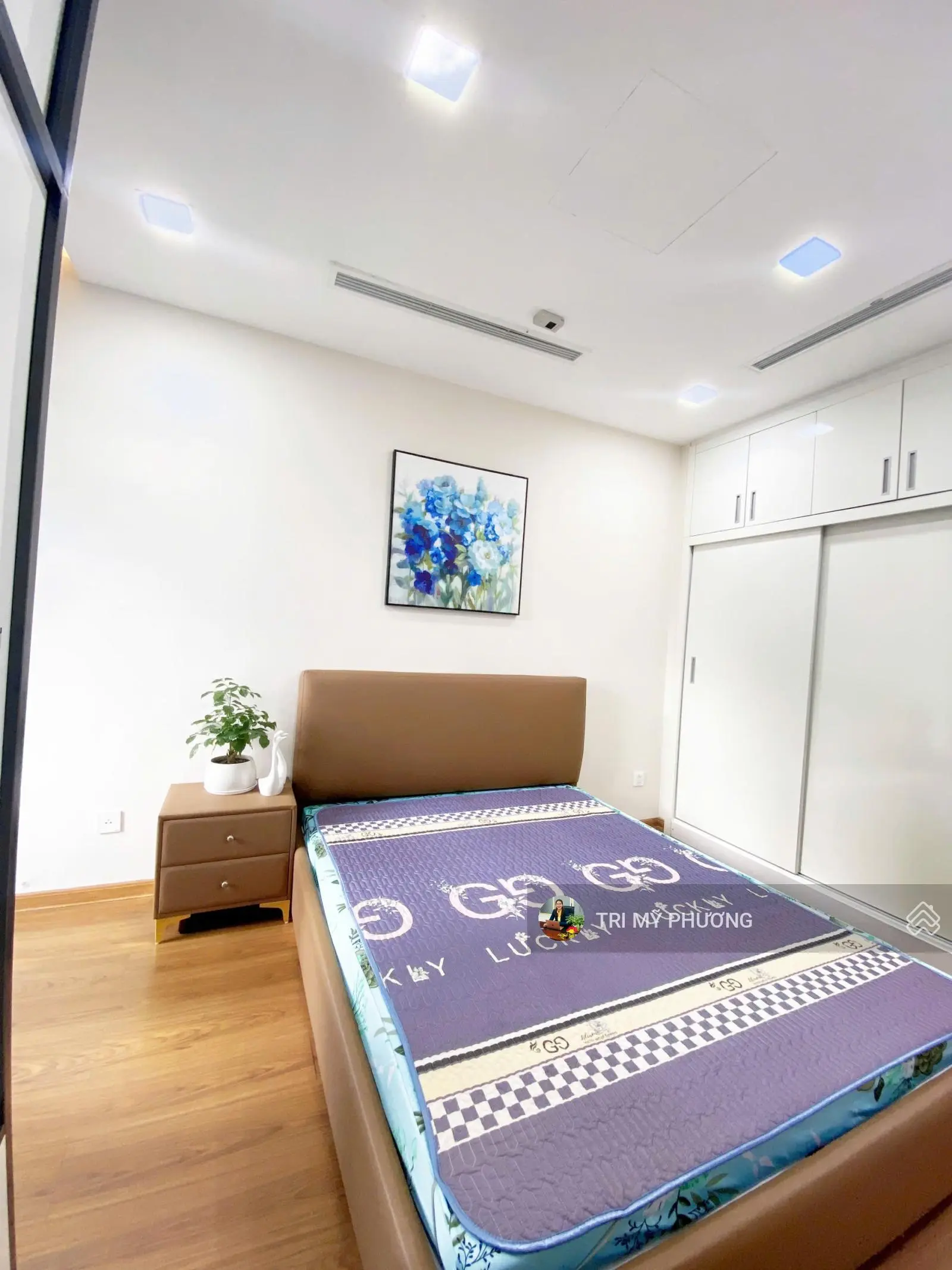 HÀNG HOT!Đã có sổ hồng riêng, bán nhanh căn hộ 1PN, full nội thất, Vinhome Central Park, vào ở ngay