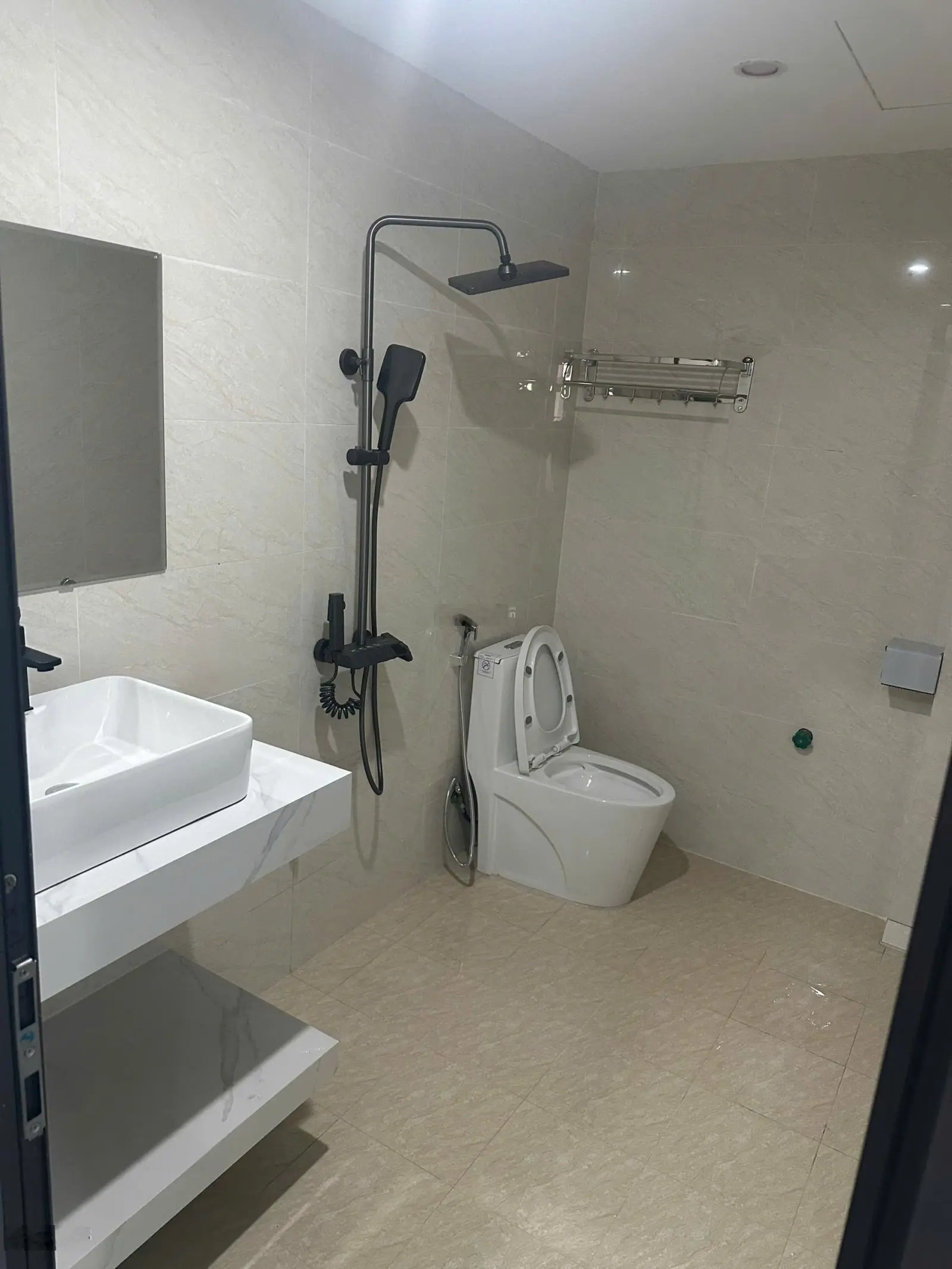 Nhà thiết kế cực đẹp 5t, full nội thất ở luôn. gần trục chính.ngõ thông ô tô tránh.sát kđt đô nghĩa