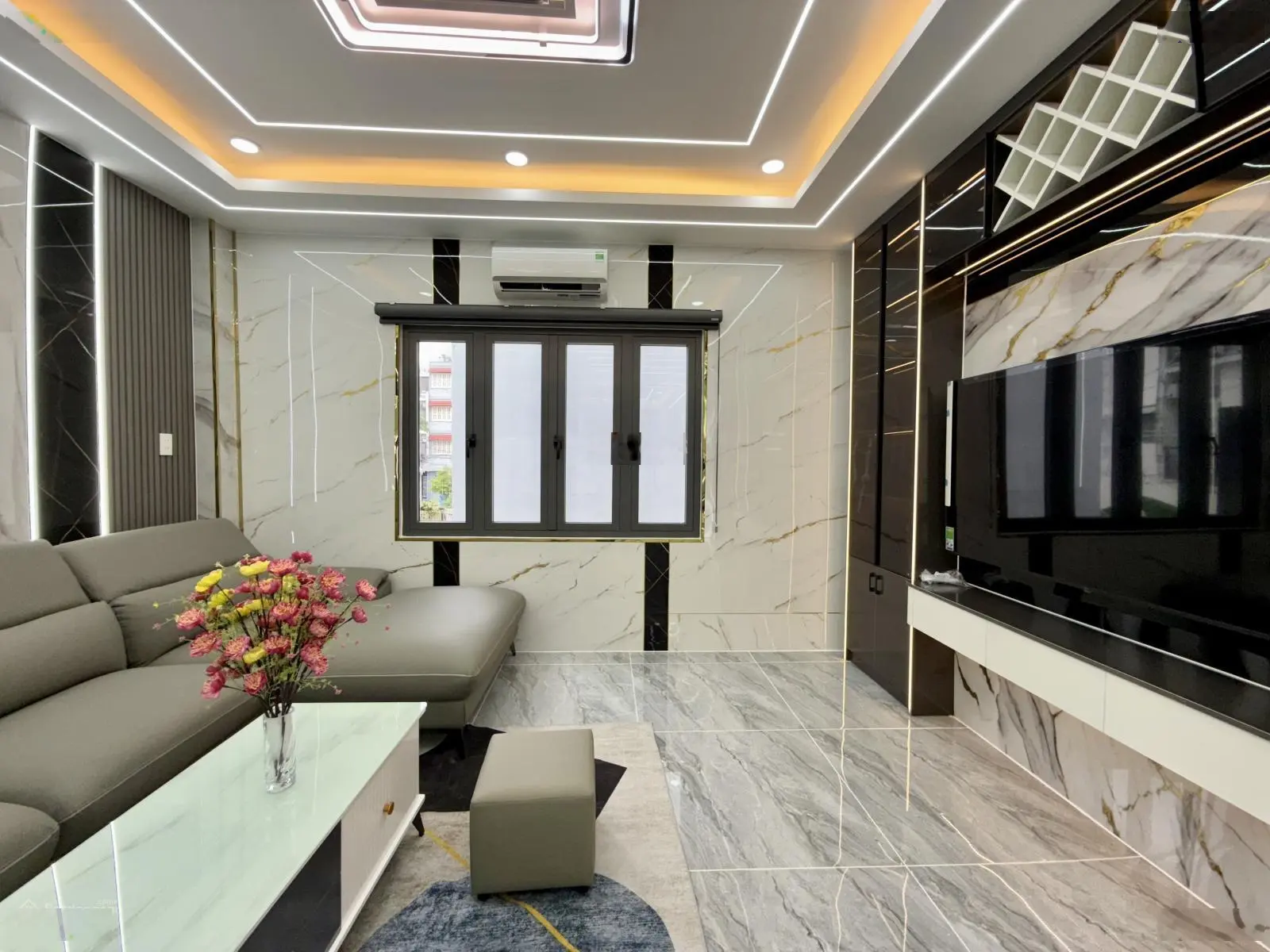 Nhà bên Chợ Hạt Điều, đường Dương Thị Mười, DT:4,5x13M, Lửng, 3Lầu, 4PN, Gara ô tô, Sân thượng, Q12