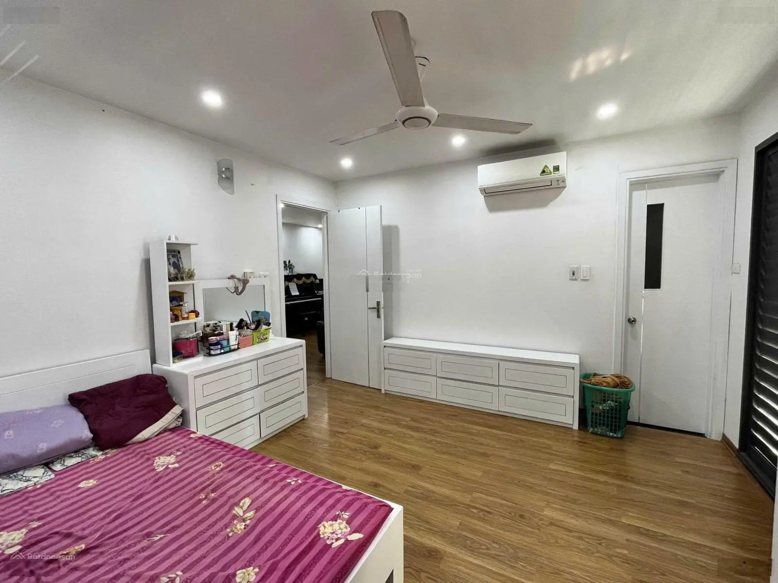 Chính chủ bán nhanh căn hộ 3PN, căn góc, 2 mặt thoáng, chung cư Berriver NO3 giá 6.8 tỷ. 0916 393 ***
