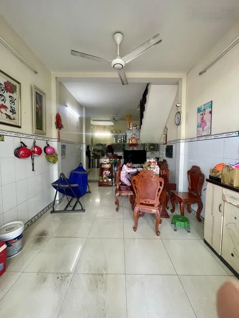 Hot bán gấp nhà riêng Hương lộ 2, Bình Tân 42m2, 3 tầng 3PN hẻm xe hơi ngay ngã tư 4 Xã, chỉ 3 x tỷ