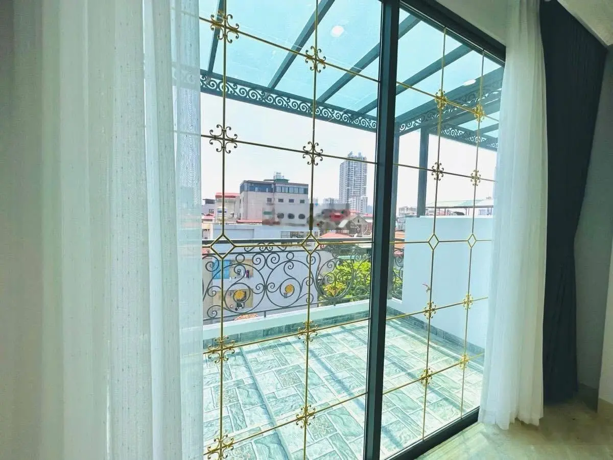 Nhà mới đẹp cầu giấy - lô góc thoáng - 6 tầng thang máy full nội thất ở - giá bóc seal 12,2tỷ
