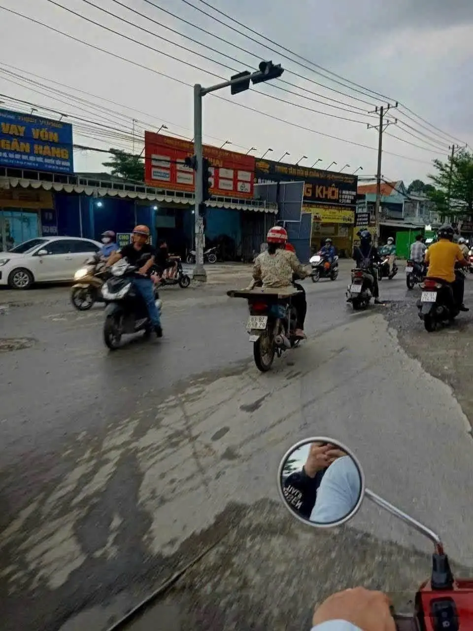 Rẻ nhất con đường! bán nhà mặt tiền kinh doanh buôn bán víp tại tp dĩ an. với dt 117m2 giá chỉ 5,5t