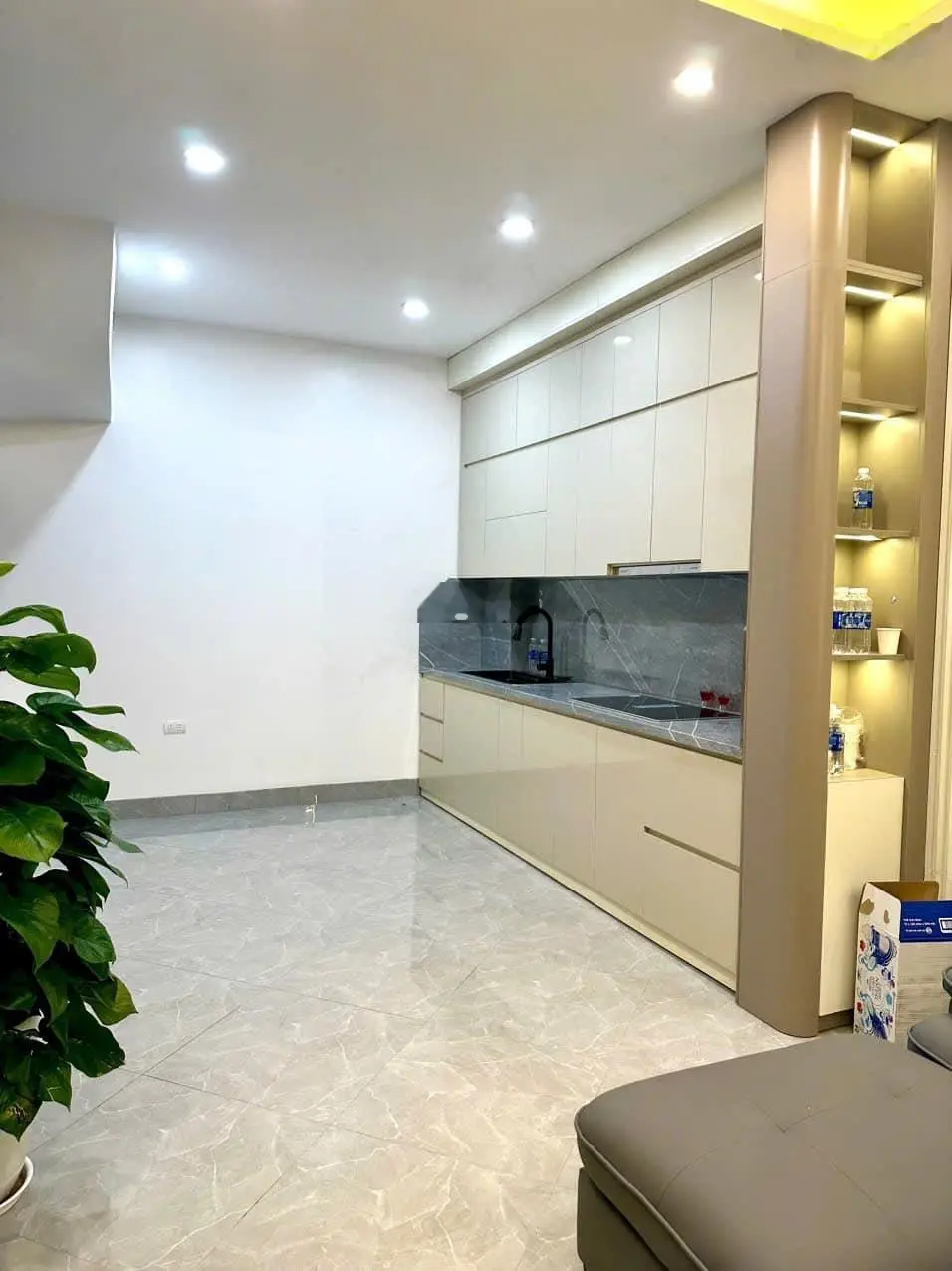 Bán gấp nhà chính chủ trung tâm quận ba đình 5 tầng x40m giá 8.95 ỷ 0912251792