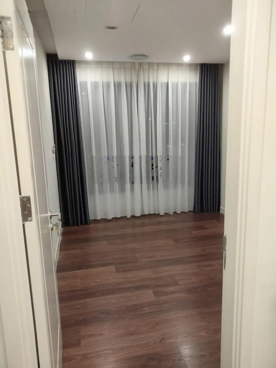 Giá thật! 3pn, 2wc, Bc Đông Nam, tầng cao, giá thật chỉ 7,3 tỷ. Nội thất cơ bản. LH: 0343 202 ***