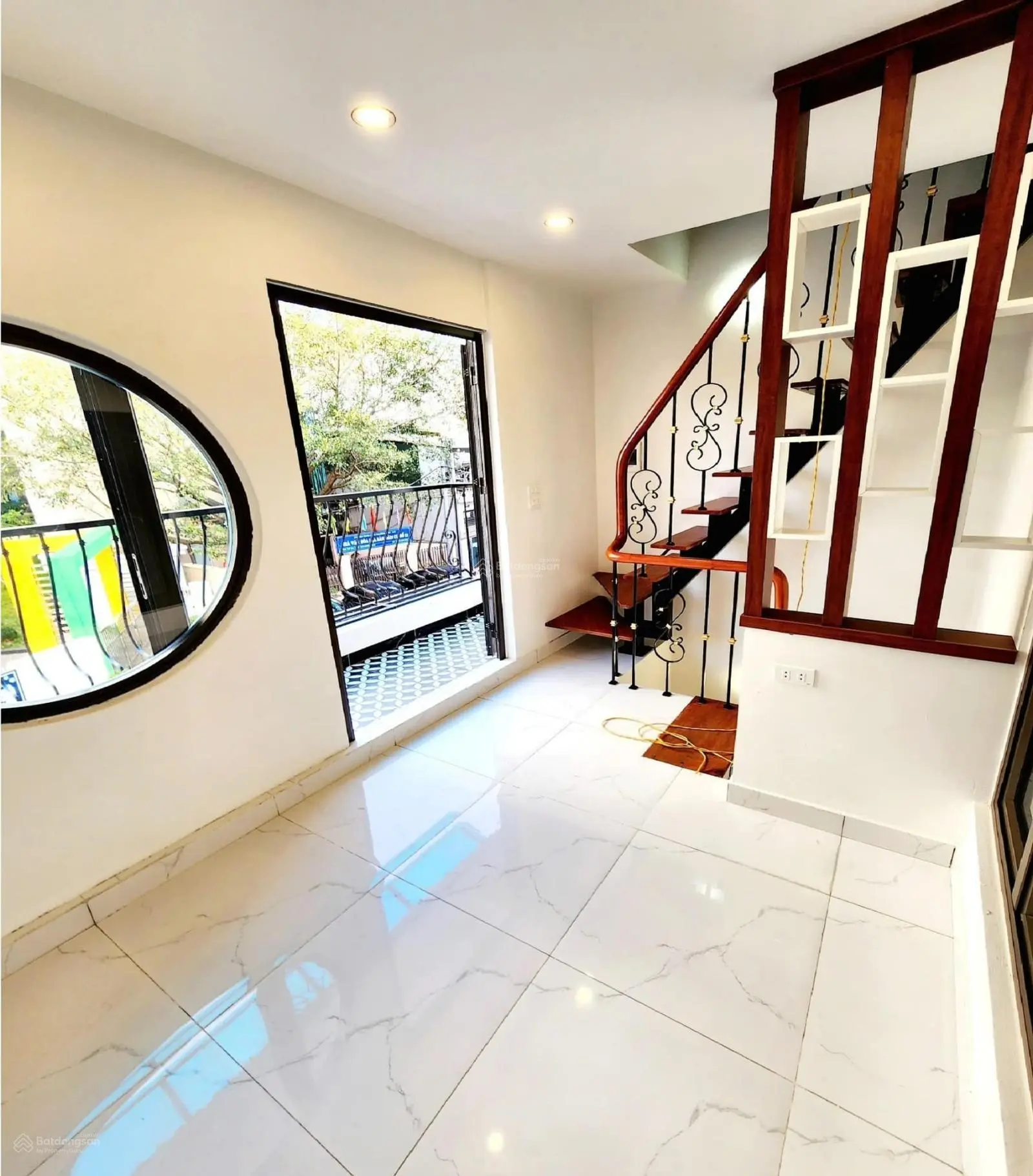 4.99 tỷ - ô tô siêu kinh doanh - 3 tầng - full nội thất - Minh Khai