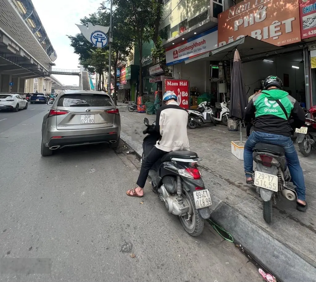 Bán nhà mặt phố nguyễn trãi 128m2- 26 tỷ