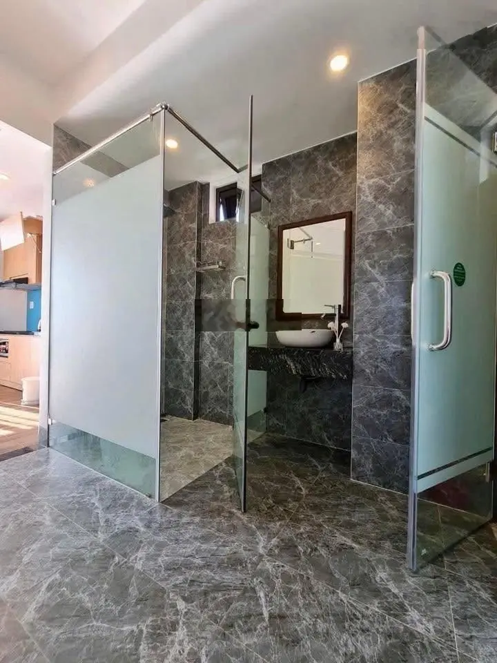 Bán Tòa Căn hộ Dòng tiền Cao Cấp, Mặt phố Trịnh Công Sơn, 210m2 x 8T, Tầng hầm thang máy, view Hồ