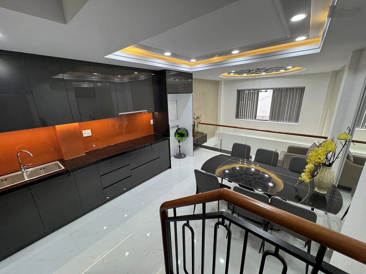 Nhà phố 3 lầu thiết kế Singapore đẹp lung linh full nội thất cao cấp hẻm xe hơi Khu VIP Quang Trung