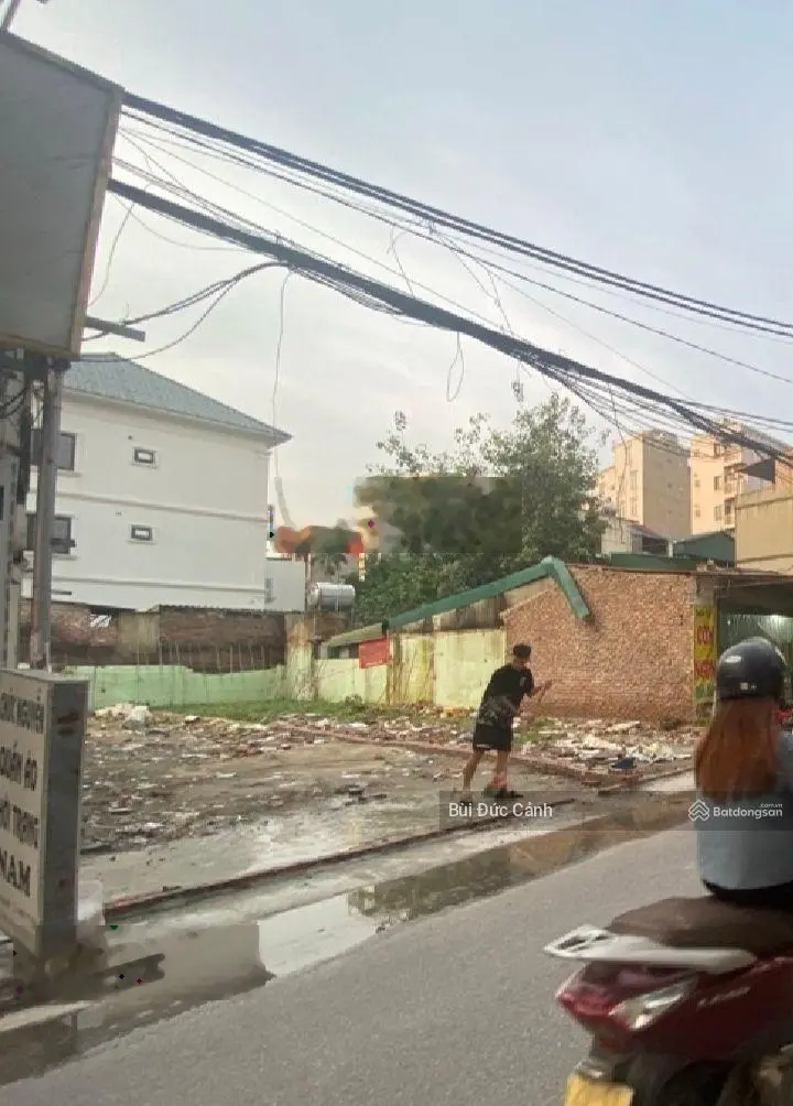 Mặt đường - trục giữa kinh doanh sầm uất