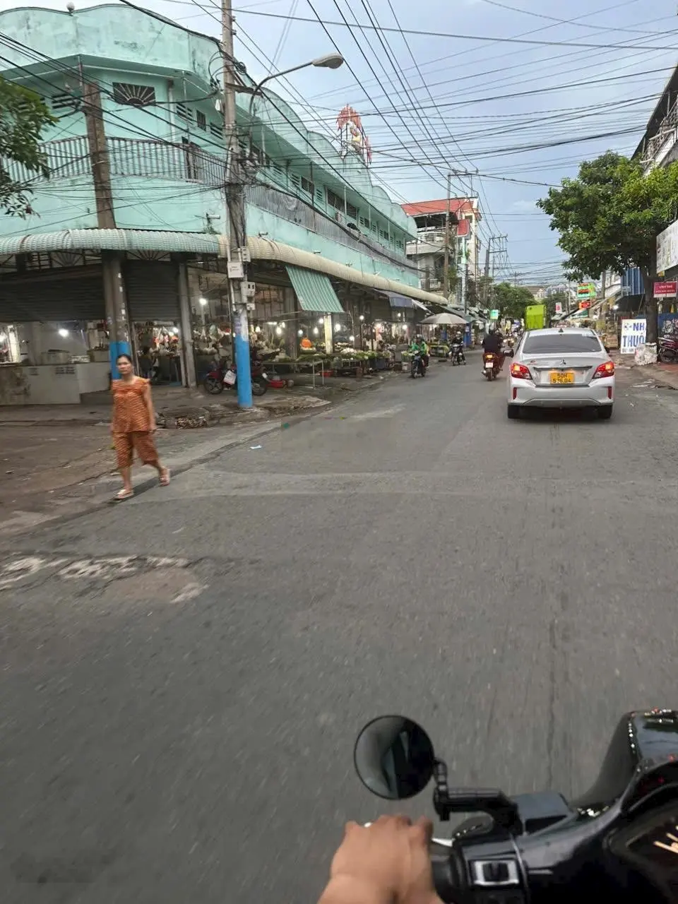 Bán đất tặng dãy trọ 110m2 ngay Chợ Đồng An 3.Vincom Dĩ An Ngã tư 550