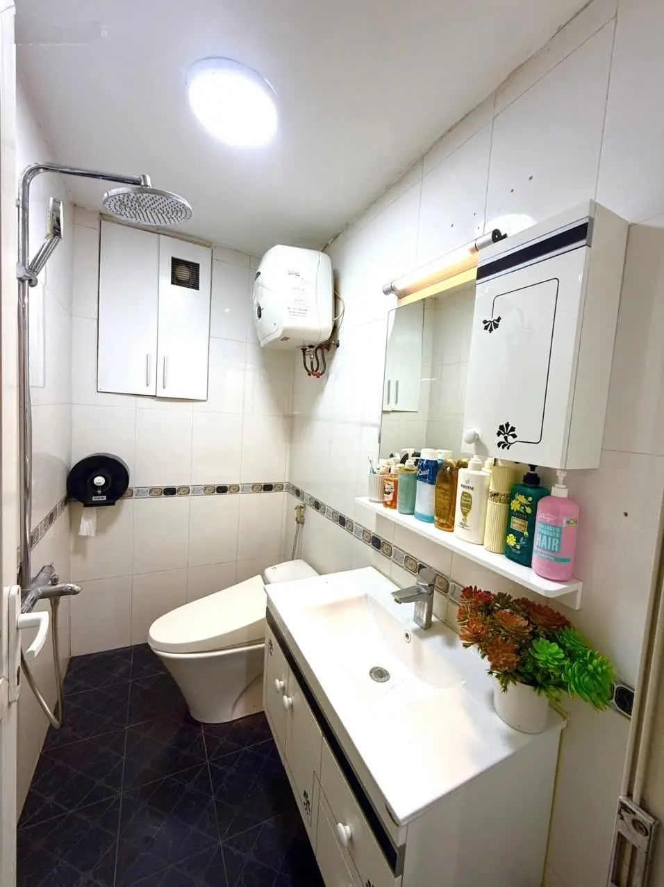Nhà đẹp dân xây Phố Quan Hoa, 36m2x5T, mt 4,3m, trước nhà thoáng rộng, gần Phố, chỉ 7,1 tỷ