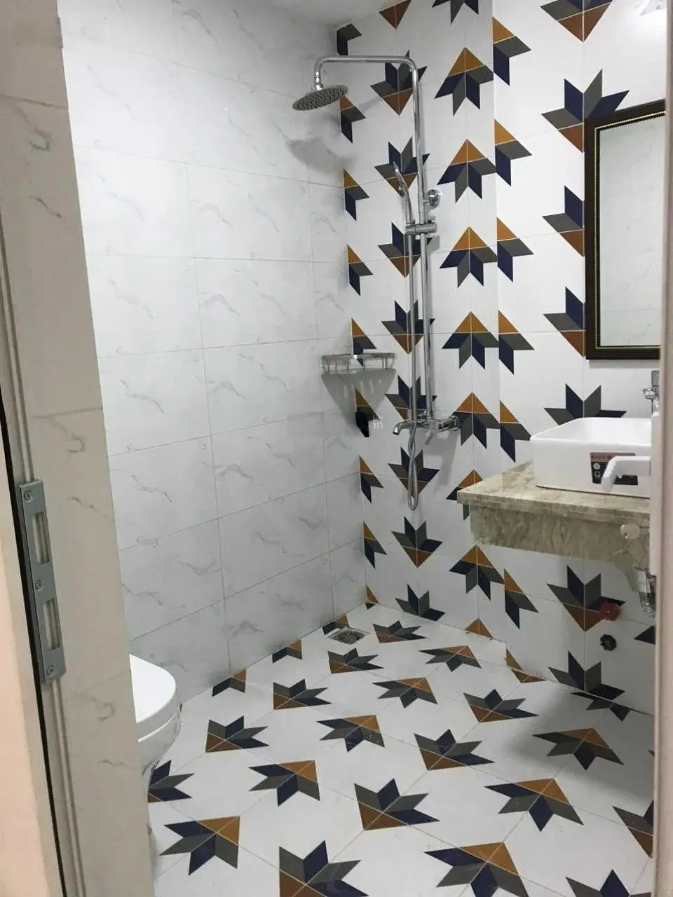 Cần bán nhà gần mặt tiền nội bộ số 7 Thành Thái. DT 5mx6m. Nhà mới 4 tầng. Giá 4.5 tỷ. 0918 966 ***