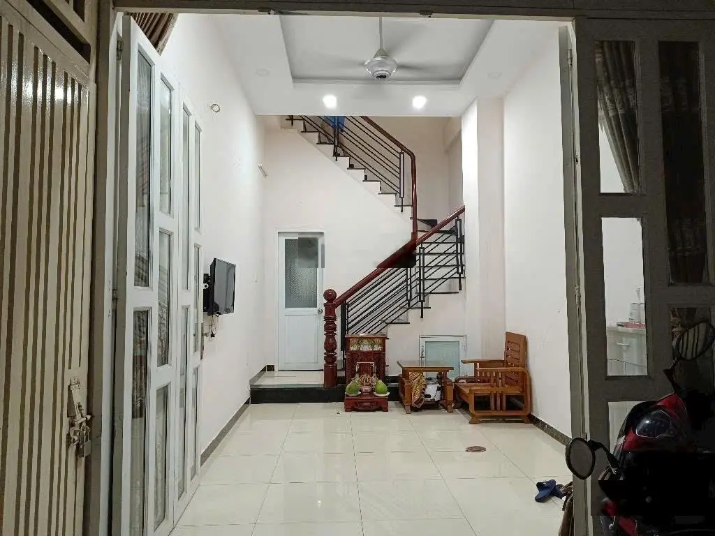 Nhà phố mặt tiền đường thông nhựa 8m khu dân cư Phú Thuận