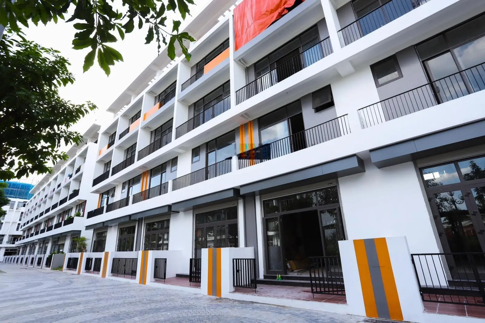 32 Tỷ có căn góc 150m2, 560m2 sử dụng, mặt tiền 5 mét, mặt phố Đức Giang rộng 20 mét. 0919185809
