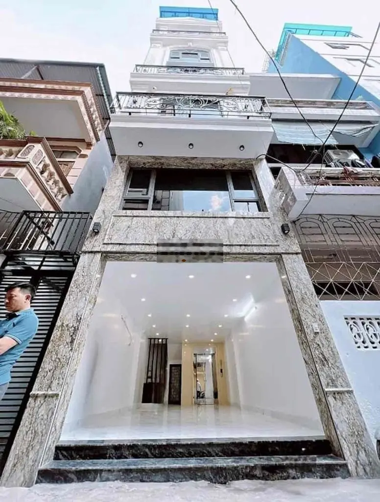 nhà gần Aeon 45m2 x 5 tầng Thang Máy 10m ra đg lớn Vỉa Hè