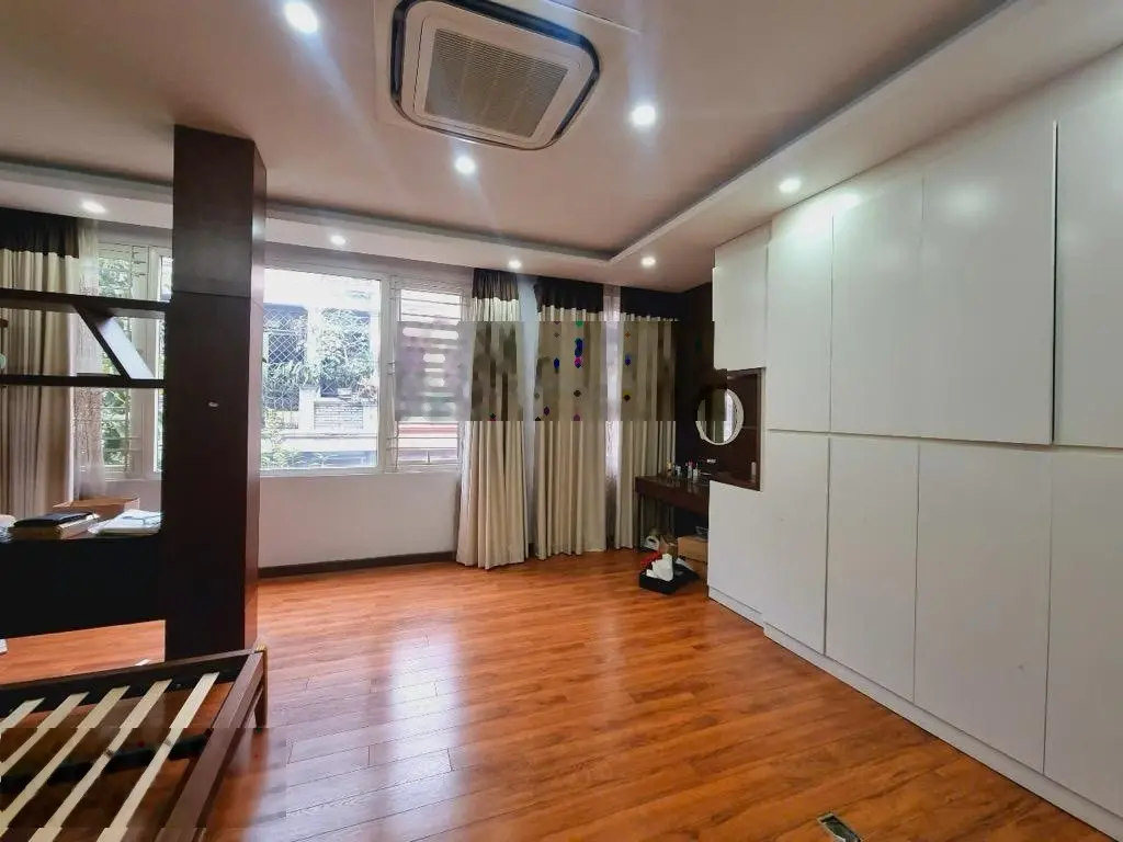 Nhà phố Hoàng Cầu, diện tích 60m, 7 tầng thang máy, ô tô vào nhà.