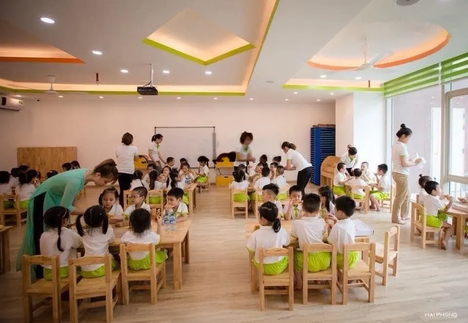 Bán nhà 72m2, gara 4 oto , vỉa hè 5m 18 tỷ, 8 tầng, thuê 100tr, Trần Thái Tông, Duy Tân Cầu Giấy