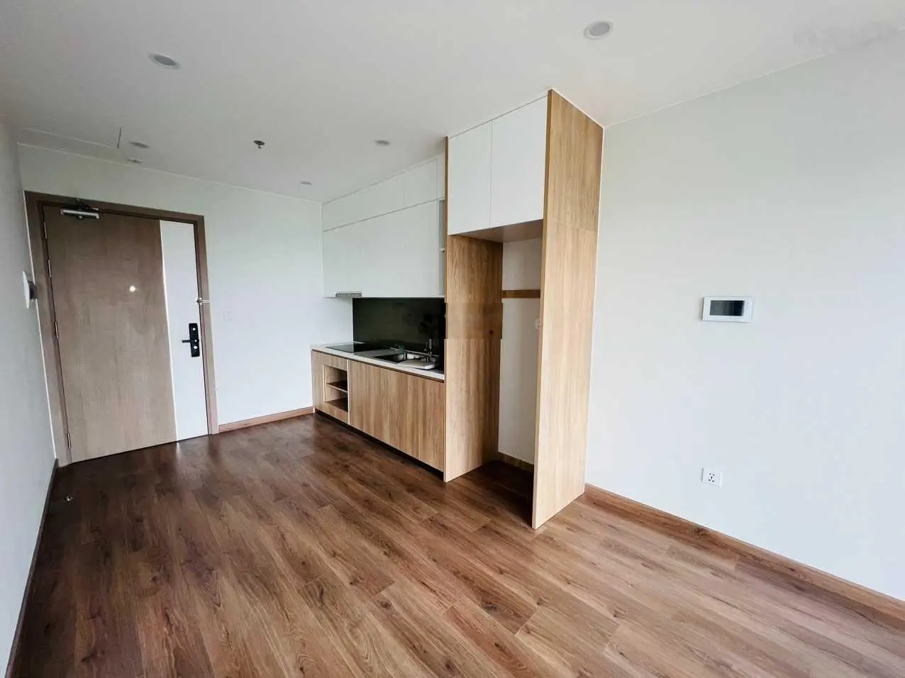 Bán lỗ căn góc 2PN + 65m2, giá chỉ 4,2 tỷ bao phí, toà G3 tầng thấp, trục 10, The Sola Park