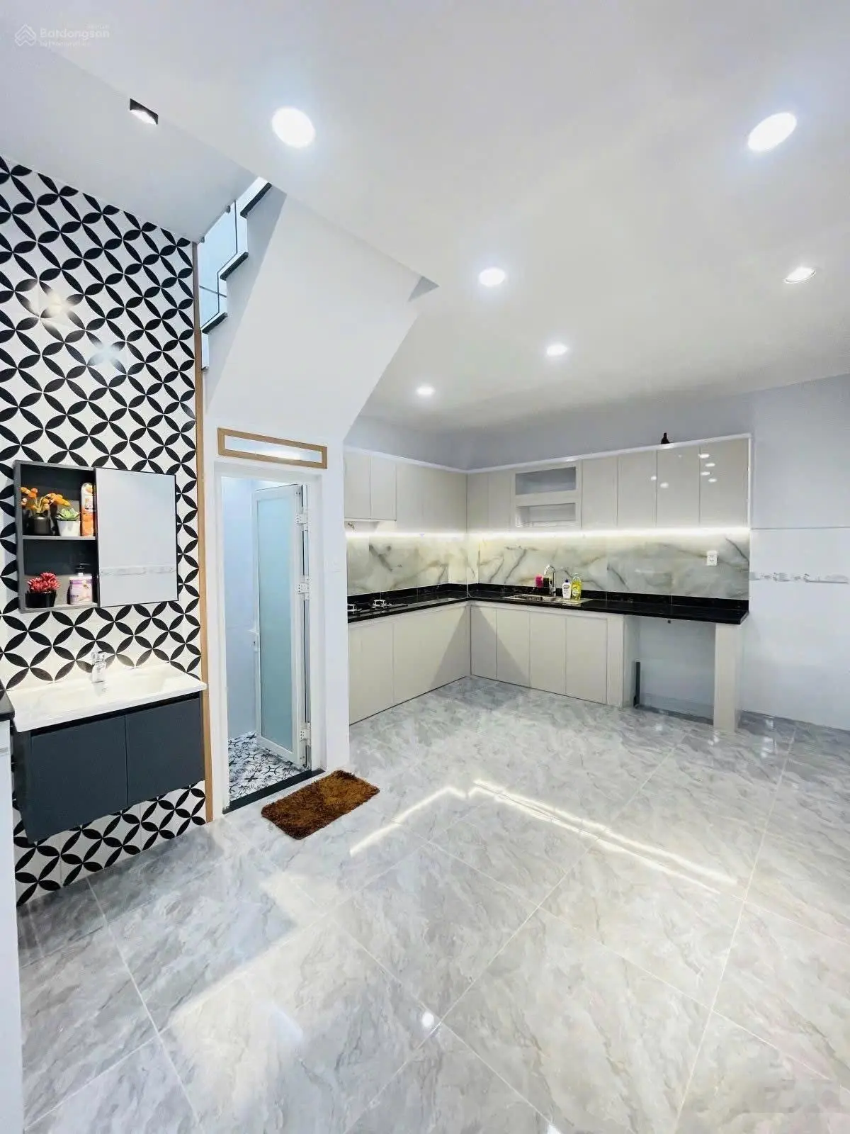 Hot Hot!!Nhà 1 Trệt Lầu giá 5.35TỶ cách MTĐ Nguyễn Thị Định 40m, đang cho thuê 25tr/tháng, sổ riêng