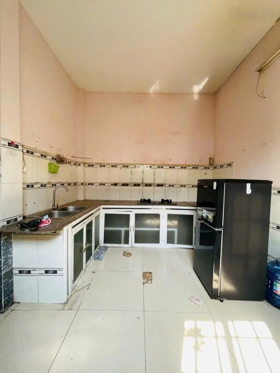 2 Căn nhà chung 1 sổ - 1 căn ở và 1 căn cho thuê -nhà cách đường Lê Thị Hà 200m