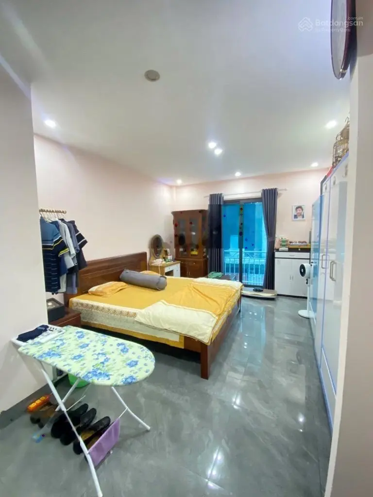 Chị liên gửi bán căn nhà tự xây chin chu đẹp. 35m2 chủ rất lộc lá đổi nhà mới to đẹp hơn.