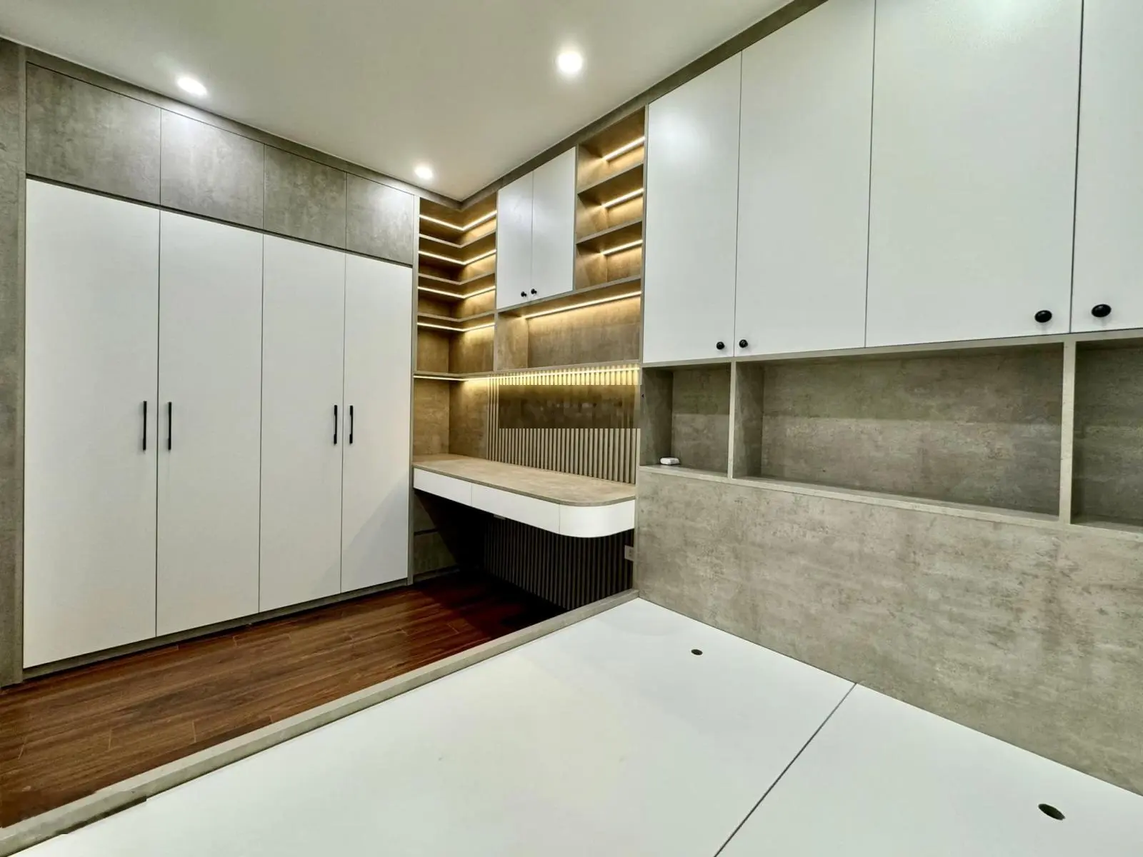 Trung tâm quận thanh xuân - ngõ thông - lg 3 thoáng - ô tô đỗ cửa - nhà đẹp - sổ vuông đét - 65m2