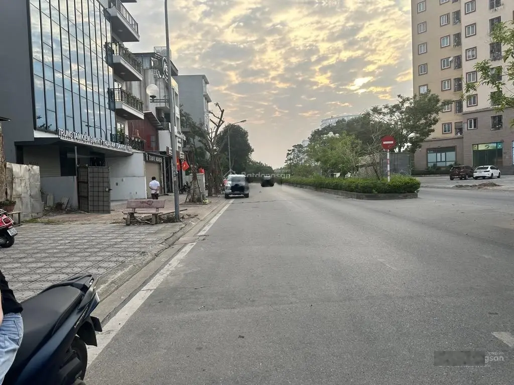 Đất ở khu đấu giá Giang Biên, Vỉa hè, ô tô thông, tránh, tiềm năng, kinh doanh