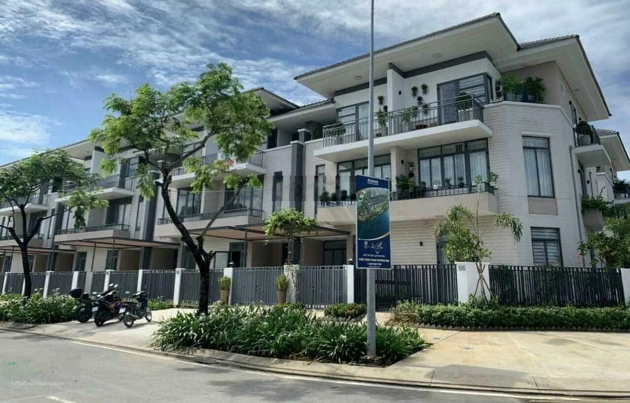 Bán gấp biệt thự Lavila giá tốt tháng 11, 5.5 x17.6 m - giá thật: 10.6 tỷ. LH: 0902 781 ***