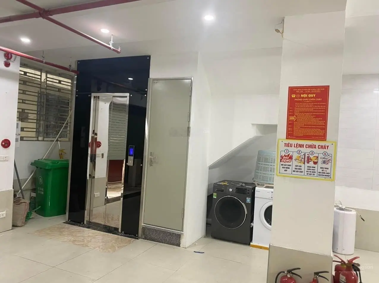 Bán căn hộ DV Cầu Giấy, 49m2*6T*10p KK đủ đồ. PCCC đạt chuẩn. 2 thoáng, dòng tiền ổn định. SDCC