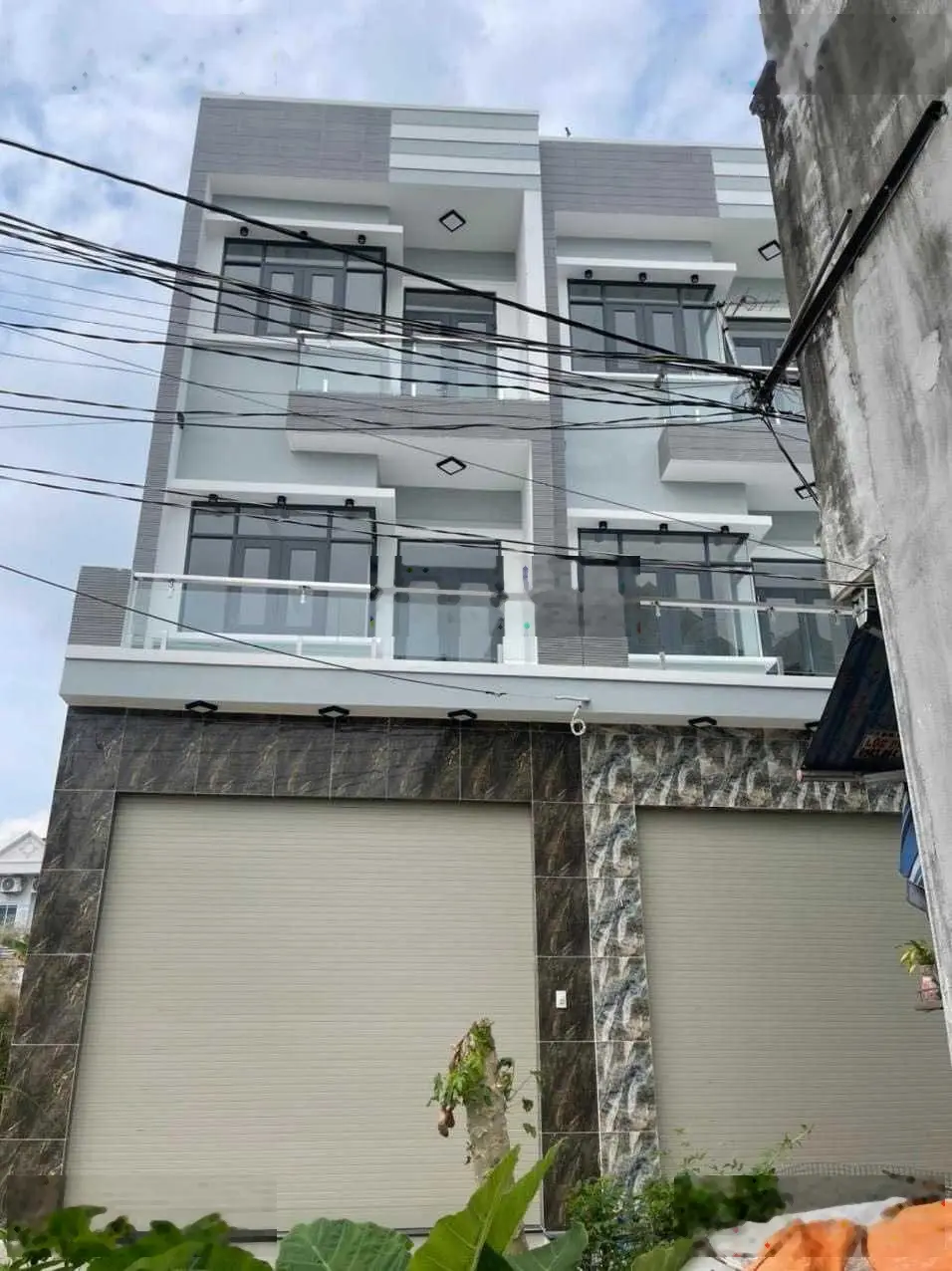 Kẹt tiền bán gấp nhà xây mới 2 lầu Lê Văn Lương