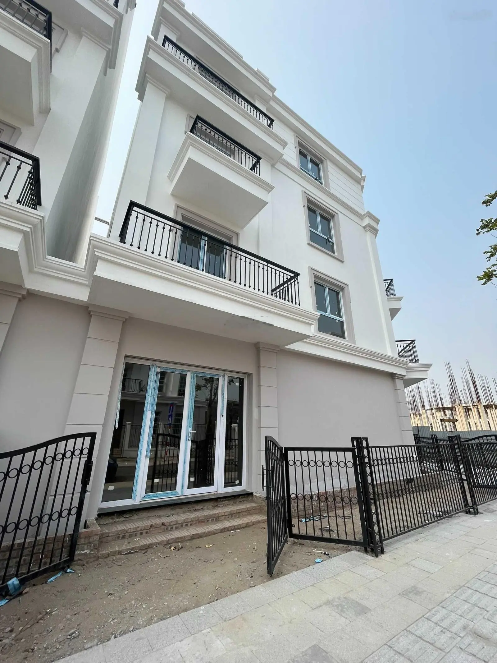 Bán liền kề căn góc 106m2 Eurowindow Twin Park Gia Lâm, 2 mặt tiền, view trường học, giá 21 tỷ