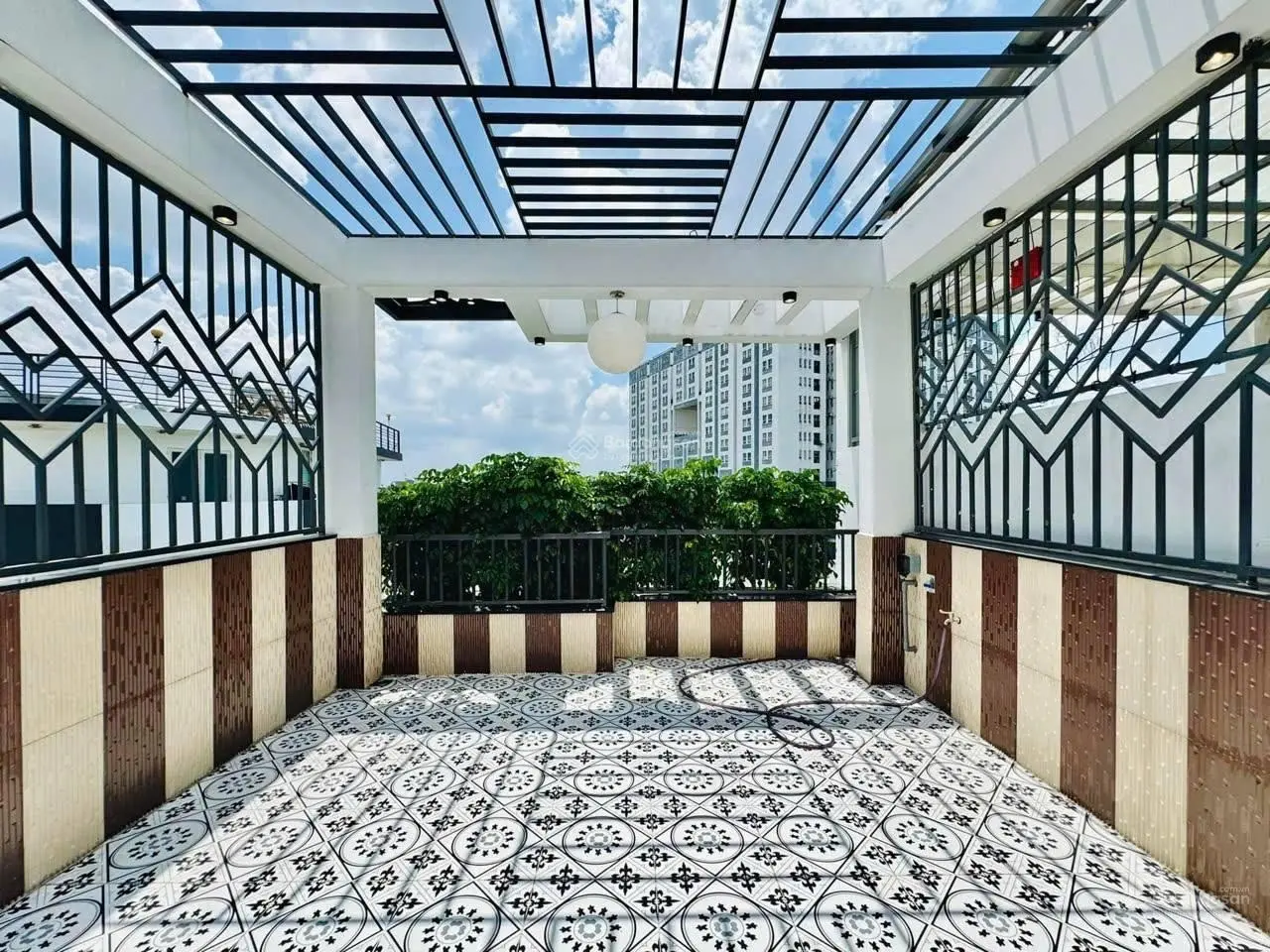 Đầu tư ngon - Thạch Bàn 53m 5tầng ô tô đỗ 5-7 cái bên cạnh nhà - giá chỉ 5.55tỷ full đồ.